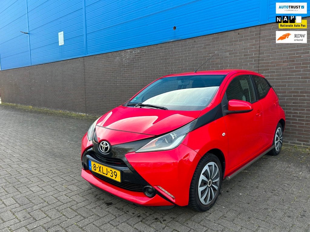 Toyota Aygo 1.0 VVT-i x-play | Start/Stop | Limit Control |, Auto's, Voorwielaandrijving, Euro 5, Gebruikt, 4 stoelen
