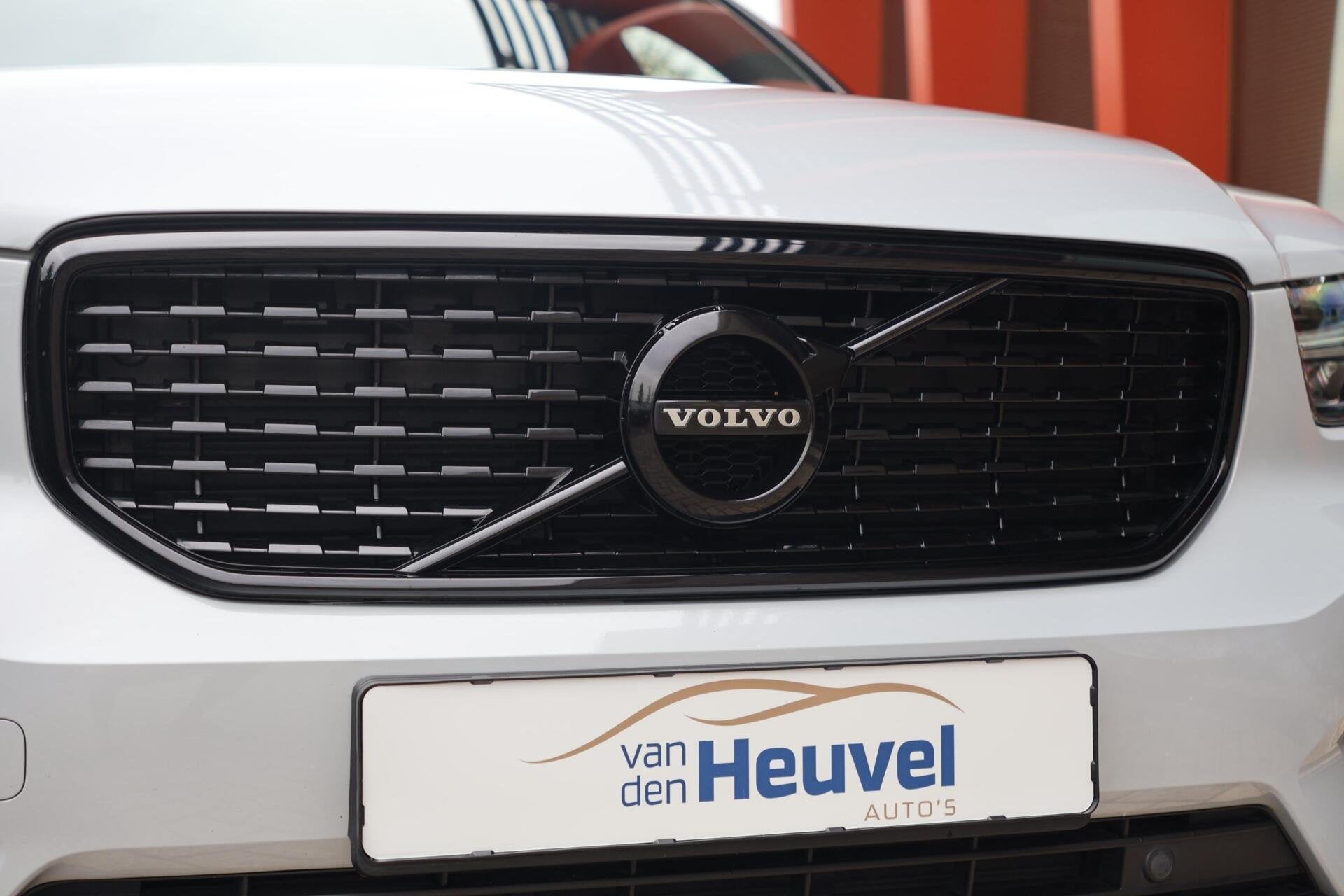 Foto 6 van Volvo XC40 T4 Recharge R-Design | Stoelverwarming | Trekhaak