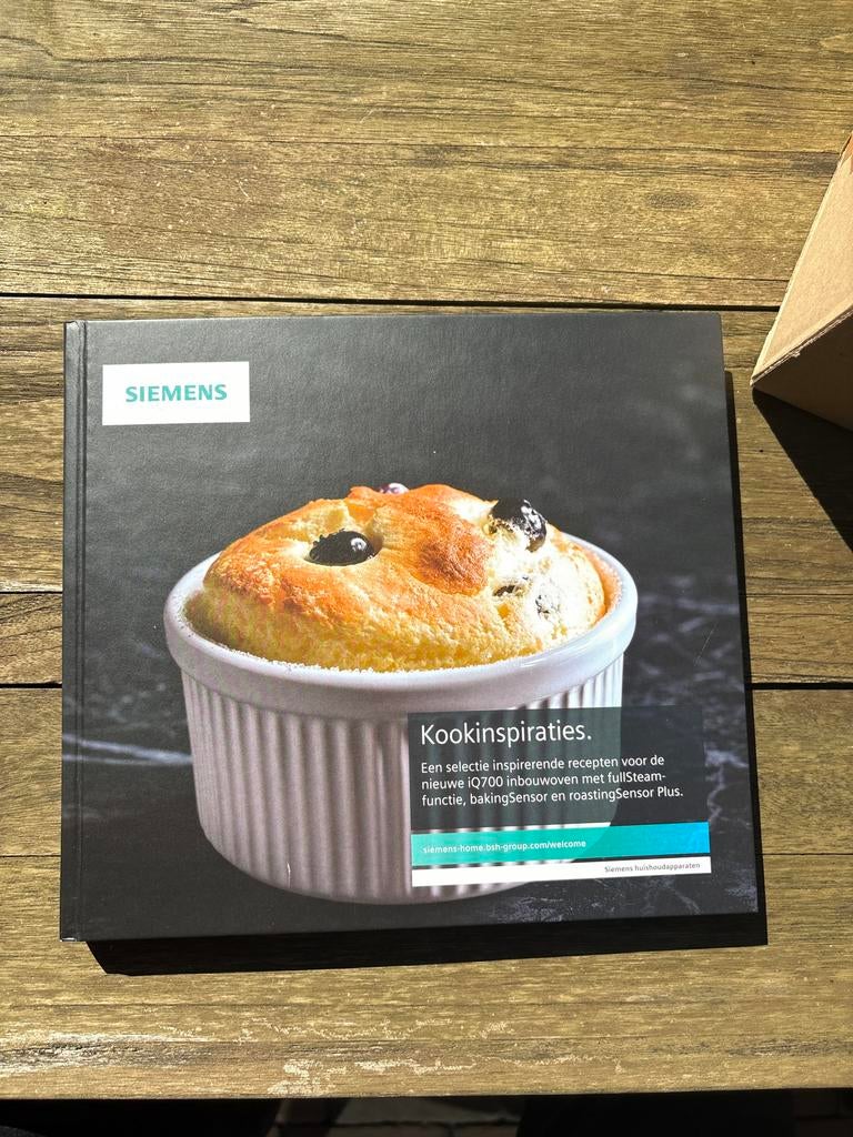 Siemens Kookinspiraties Boek - Recepten voor iQ700 Ovens, Boeken, Kookboeken, Hoofdgerechten, Ophalen of Verzenden, Zo goed als nieuw