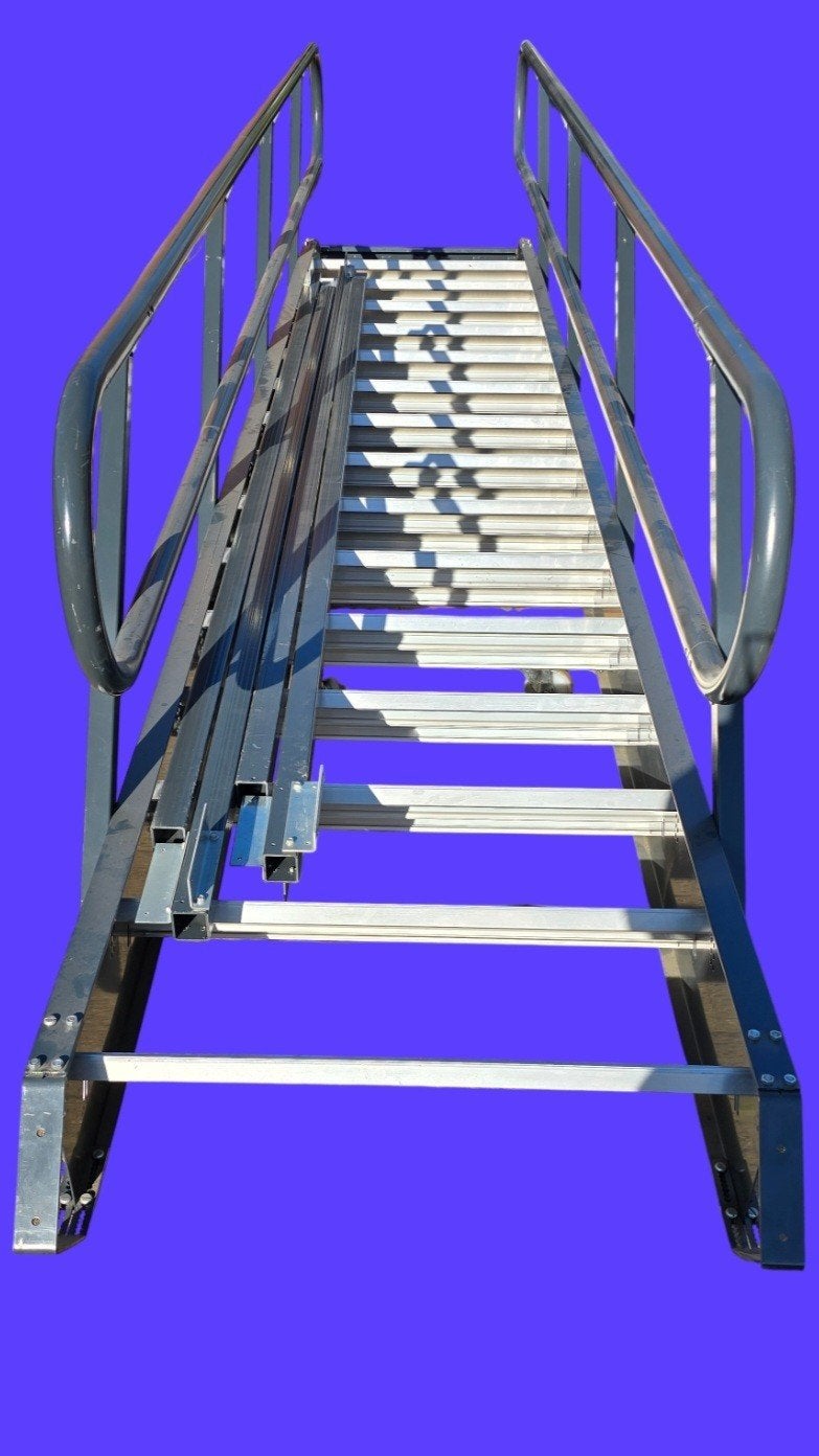 3.6M Metalen stalen trap . Uniek verstelbaar evtl met bordes, Ophalen, Gebruikt, 2 tot 4 meter