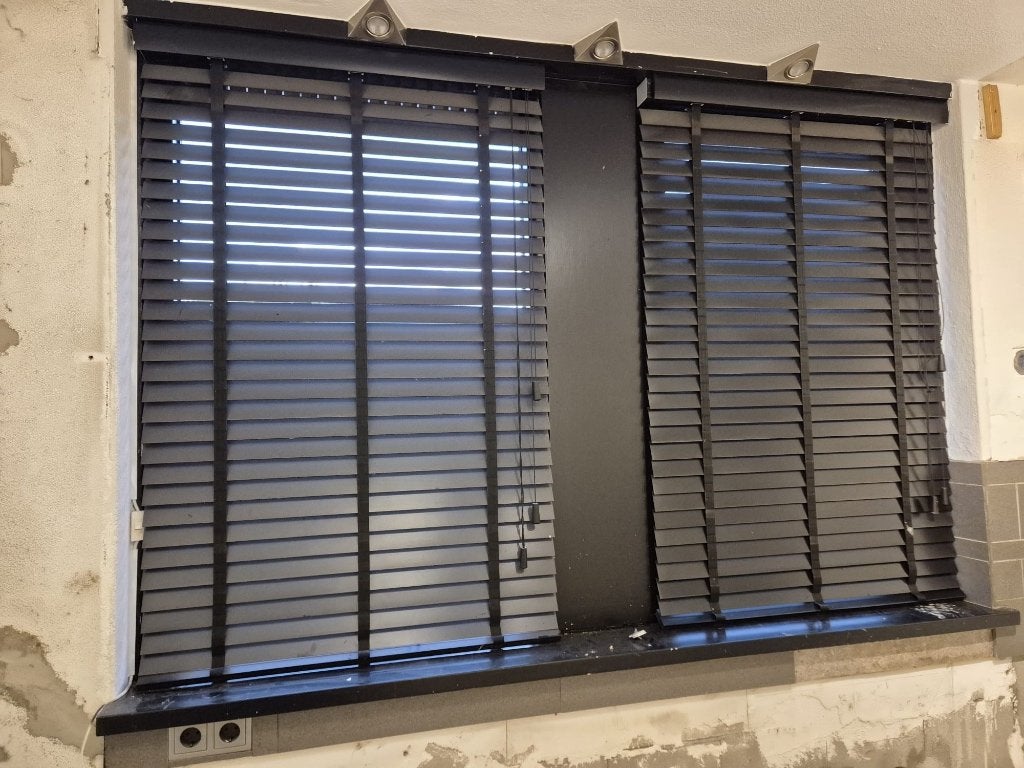 Houten jaloezieën 2 stuks 90 x 140 cm, Zwart, Hout, Ophalen of Verzenden, Zo goed als nieuw