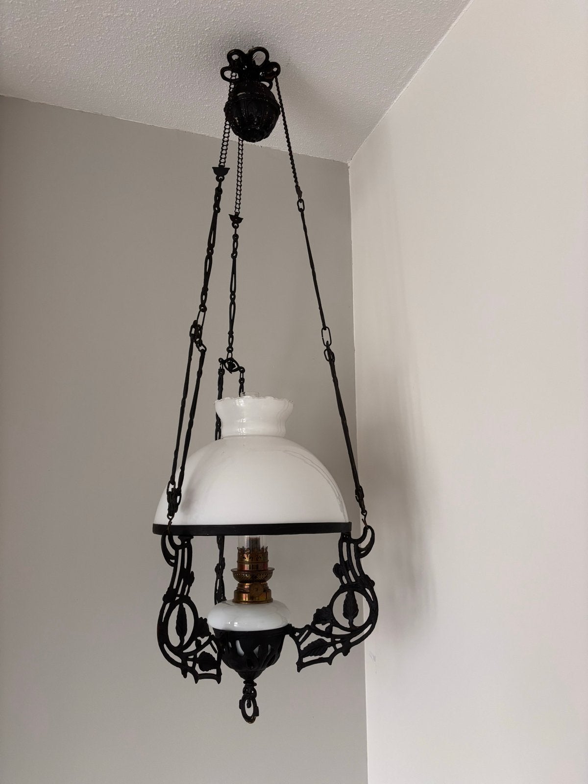Antieke olie hanglamp met wit glazen kap, Antiek en Kunst, Antiek | Lampen, Ophalen