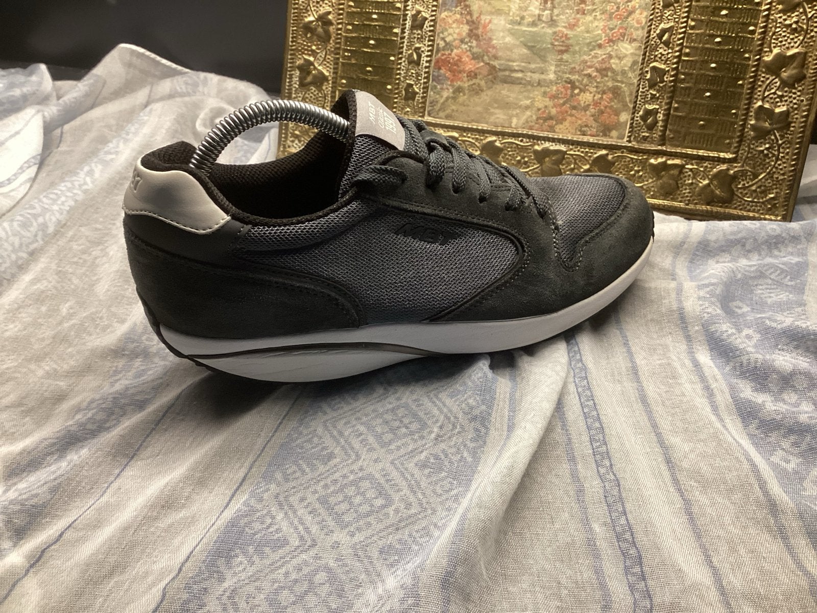 MBT Classic 1997 Sneakers - Maat 41 - Zo goed als nieuw, Kleding | Heren, Ophalen of Verzenden, Zo goed als nieuw, Overige kleuren