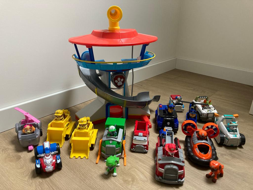 Paw Patrol set: auto's, figuren en uitkijktoren, Kinderen en Baby's, Speelgoed | Actiefiguren, Ophalen of Verzenden, Gebruikt