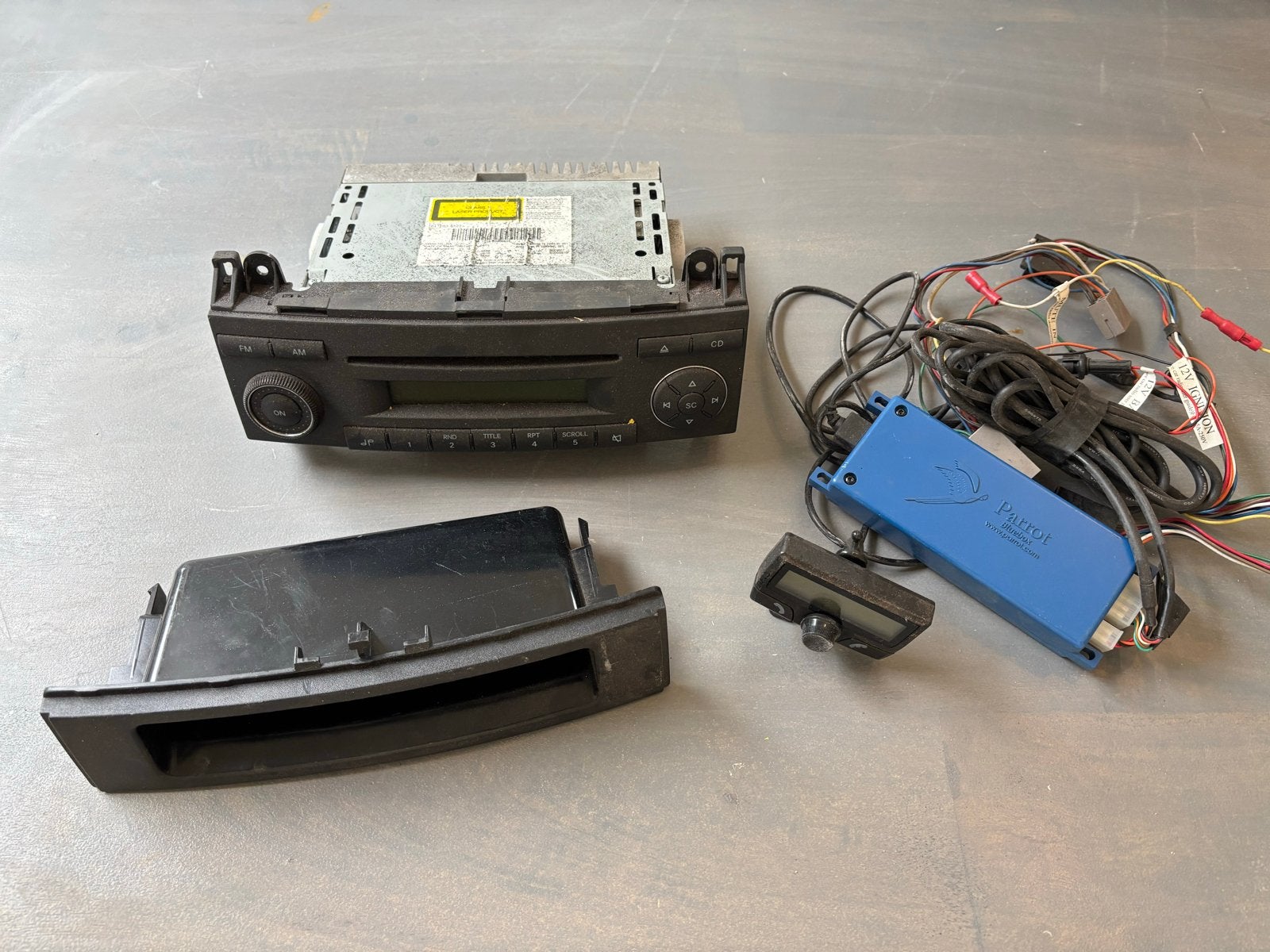 Zeer nette originele Crafter autoradio uit 2011 met carkit, Verzenden, Gebruikt