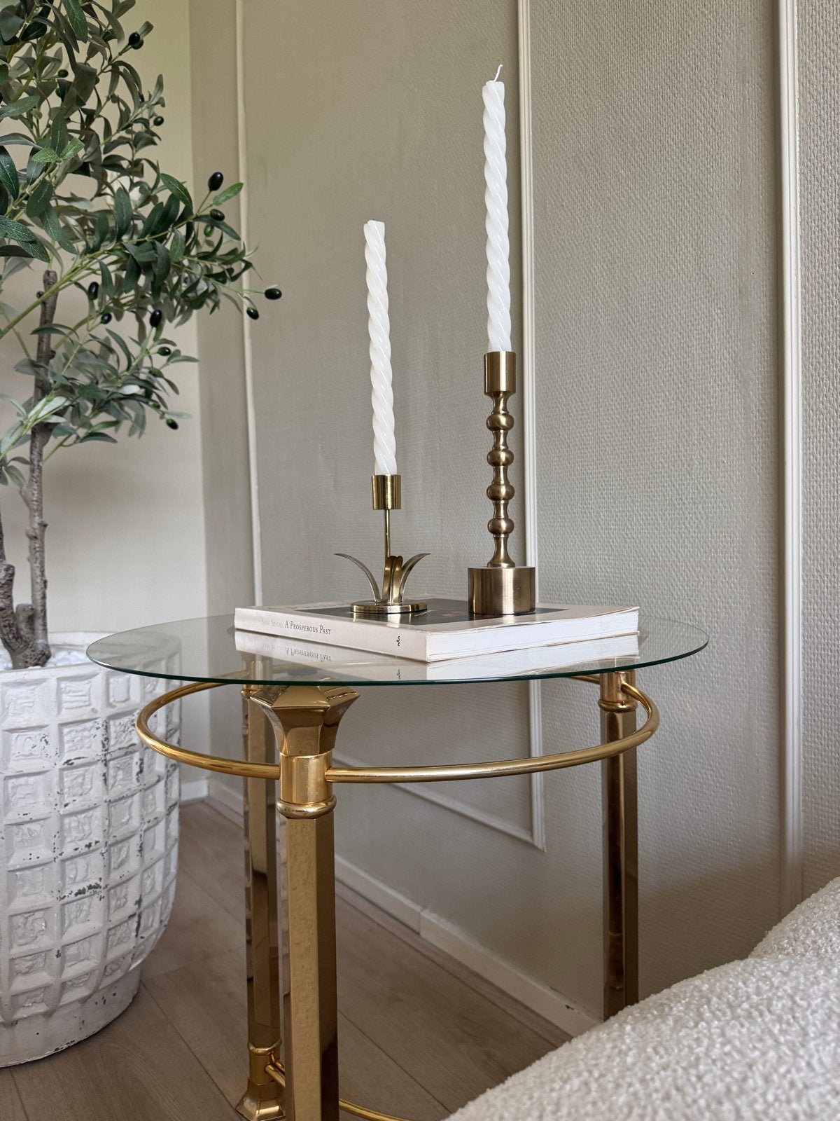 Gouden bijzettafel met glazen blad - Hollywood regency, Minder dan 55 cm, Rond, Ophalen, 45 tot 60 cm