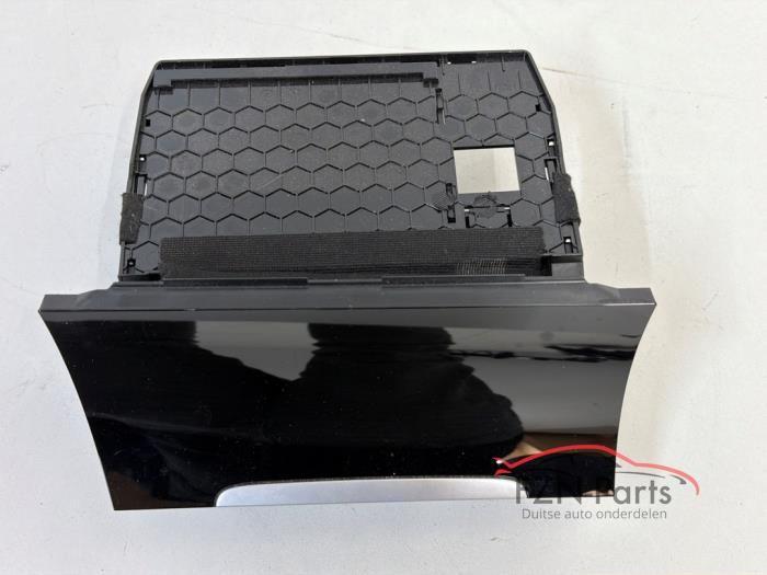 VW Golf 7 5G Inleg middenconsole asbak voorzijde hoogglans z, Auto-onderdelen, Ophalen of Verzenden, Gebruikt