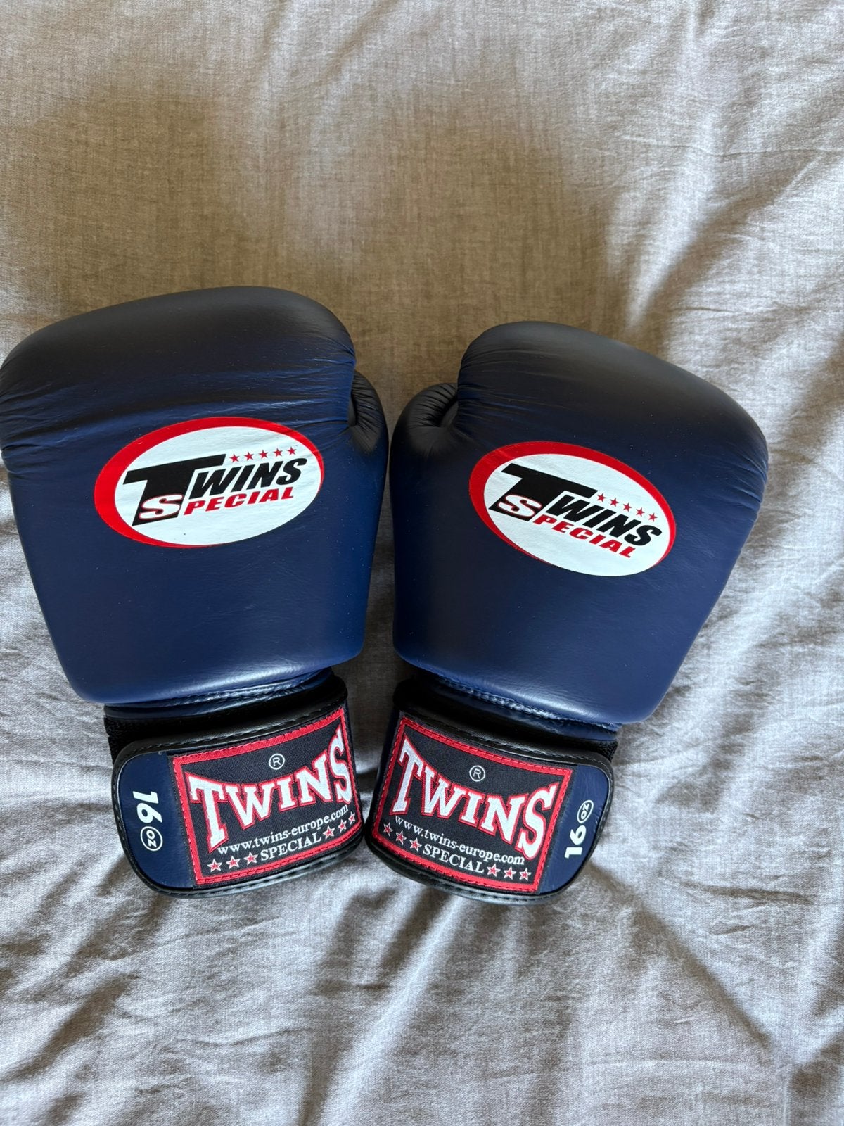 Bokshandschoenen Twins Special zgan mt 16 OZ, Ophalen, Zo goed als nieuw, Bokshandschoenen