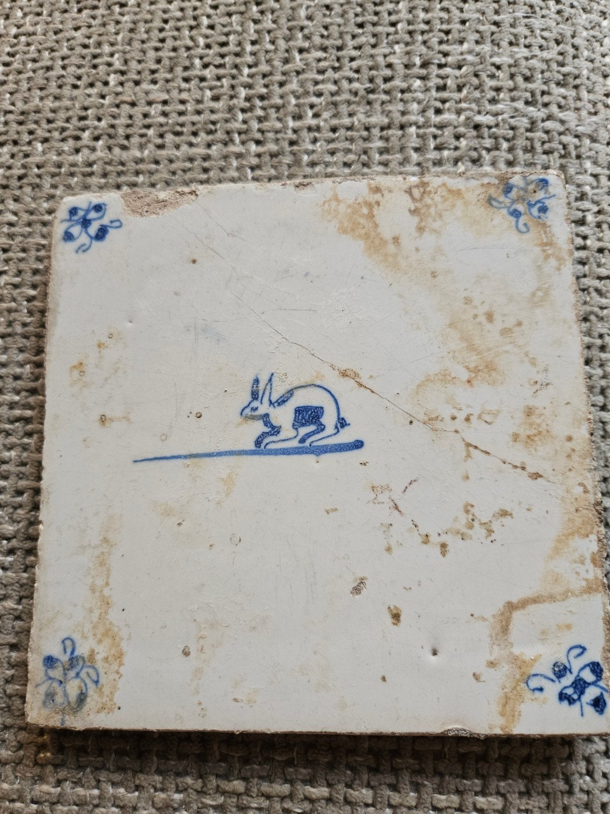 Antieke Delfts Blauwe Tegel met Haas, Ophalen of Verzenden