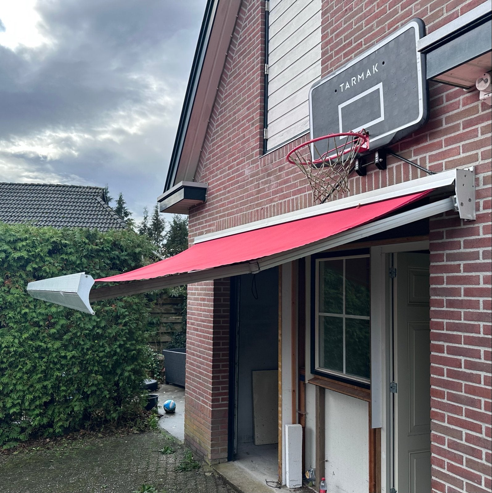 TEAB Knikarmscherm met motorproblemen - Rood, Ophalen, Gebruikt, 450 cm of meer, Elektrisch