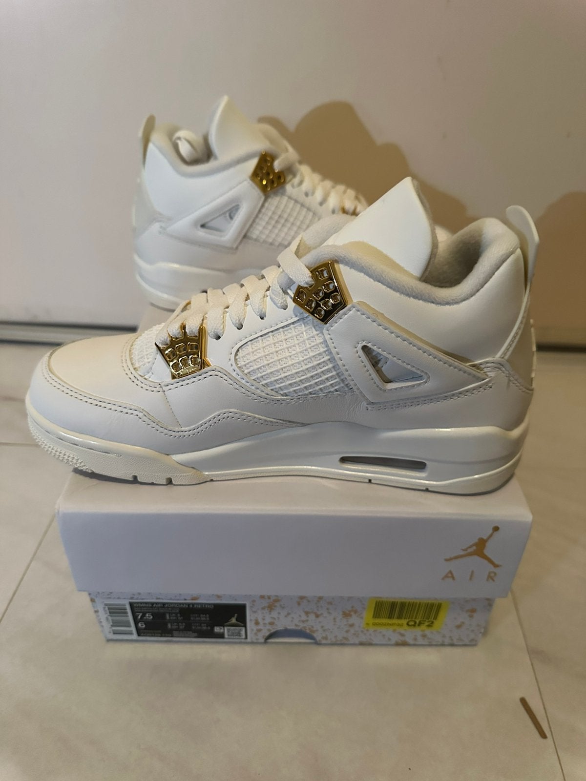 Jordan 4 Retro Metallic Gold Maat 38,5 – Nieuw & Ongedragen, Ophalen of Verzenden, Nieuw, Sneakers of Gympen