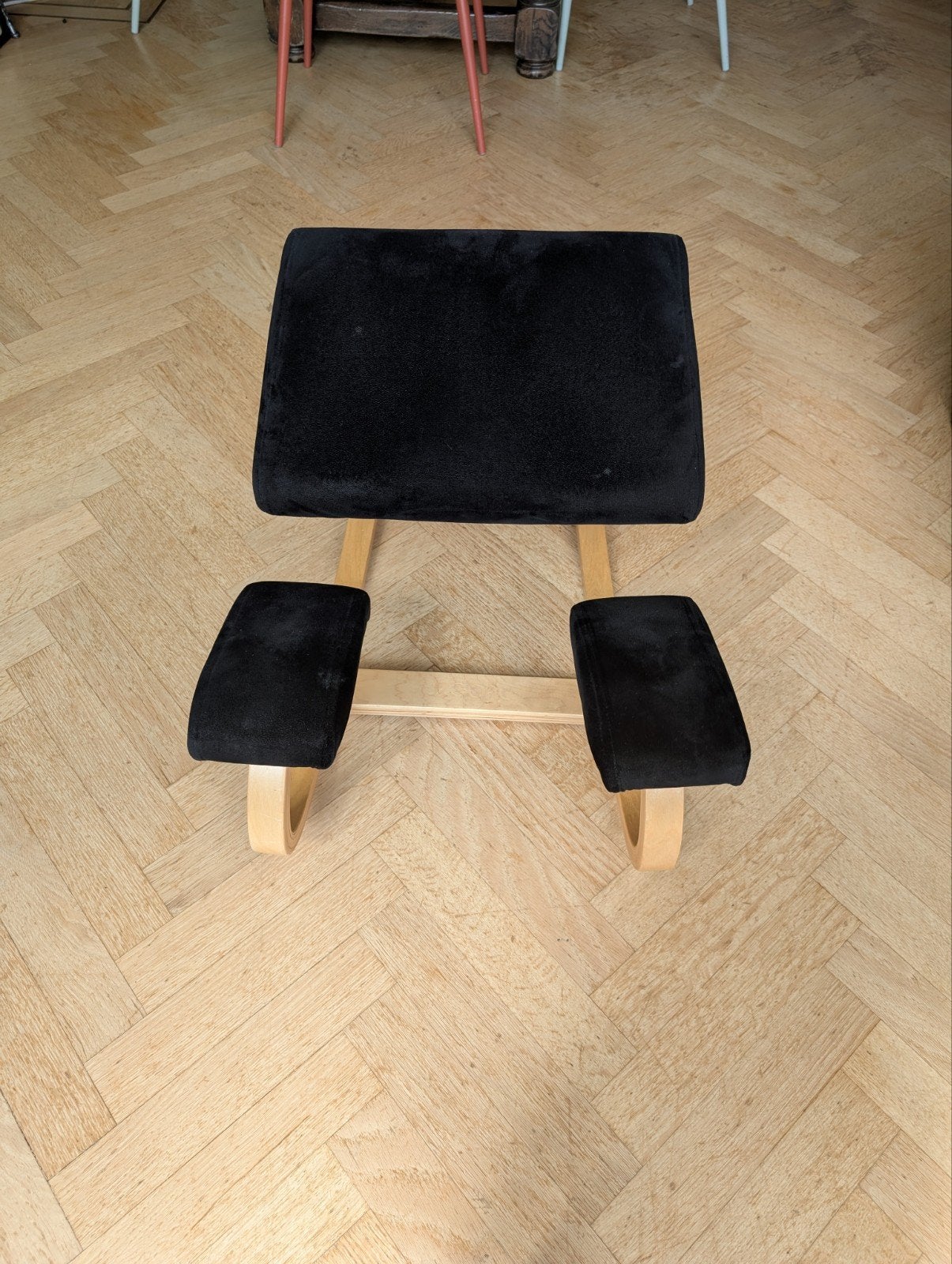 Varier Variable Balans Kniestoel - Peter Opsvik Design, Huis en Inrichting, Stoelen, Zo goed als nieuw, Eén, Hout, Stof, Zwart