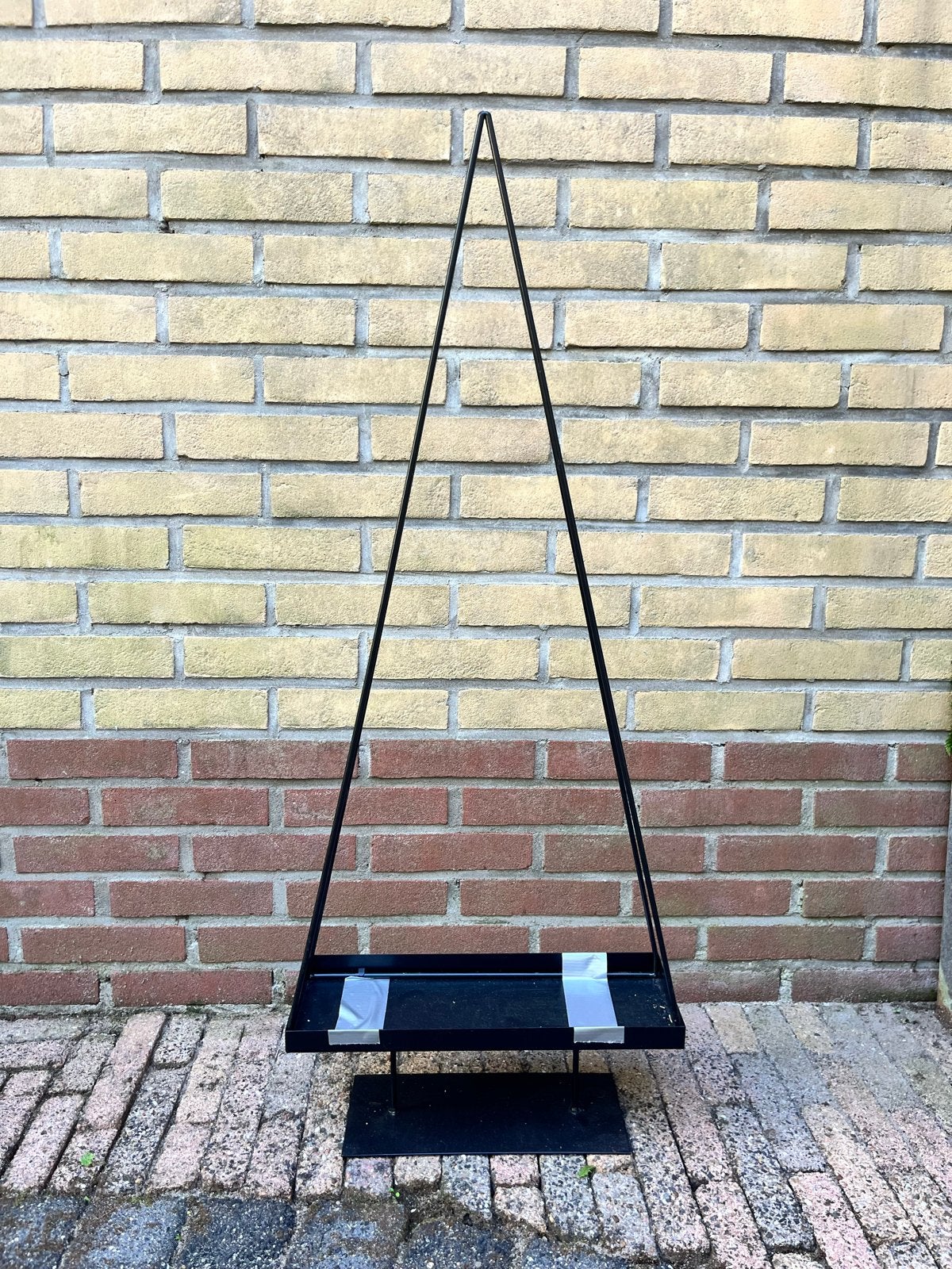 Piramide op voet voor kerststuk, Ophalen