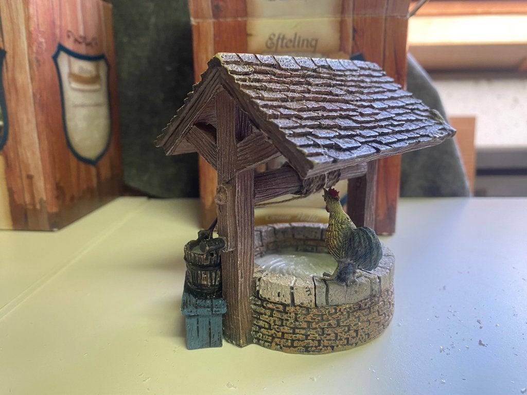 LuVille Efteling miniatuur Waterput Vrouw Holle, Efteling, Info@efteling.com, Ophalen of Verzenden, Beeldje of Poppetje