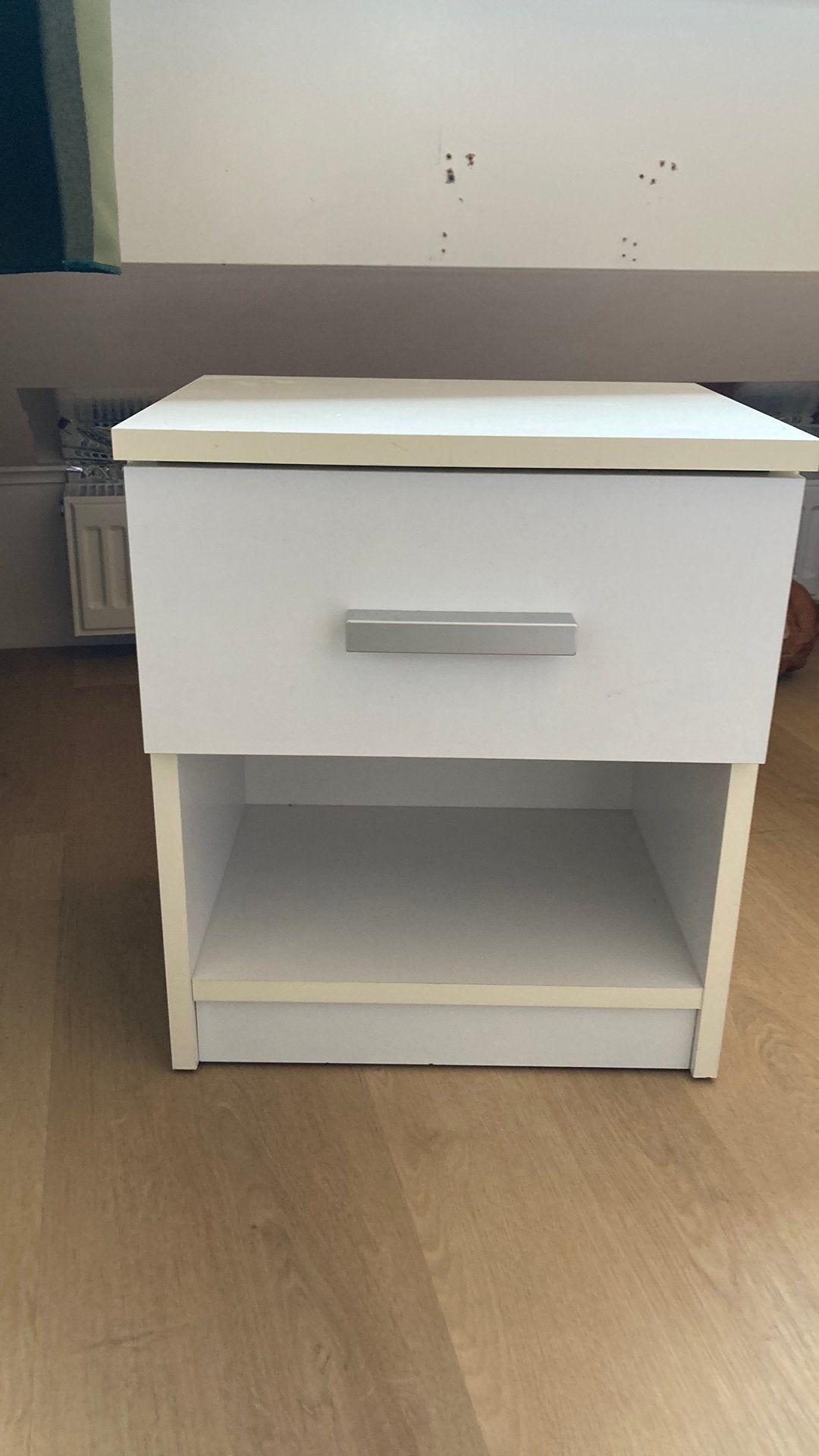 Gratis op te halen. Kastje met la. Bovenop kleine schade, Ophalen, Gebruikt, Minder dan 45 cm, Minder dan 55 cm