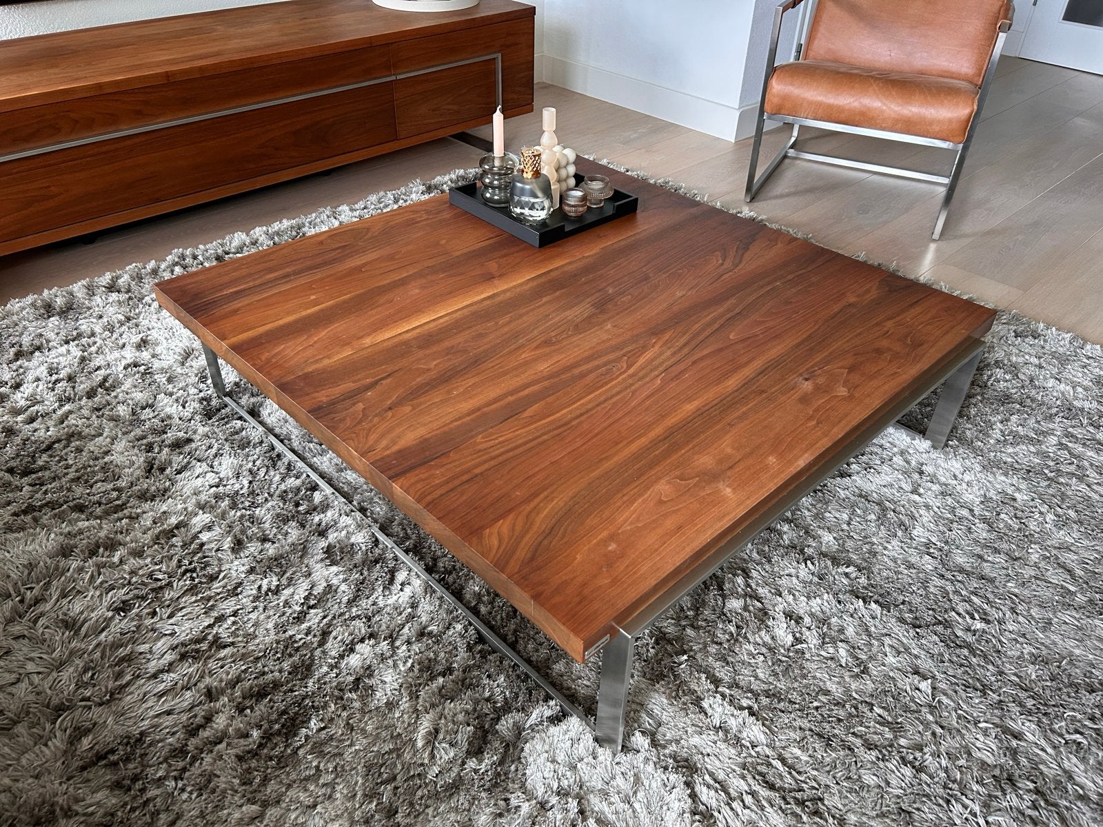 Stijlvolle Bert Plantagie salontafel van notenhout en metaal, Huis en Inrichting, Tafels | Salontafels, Ophalen, 100 tot 150 cm