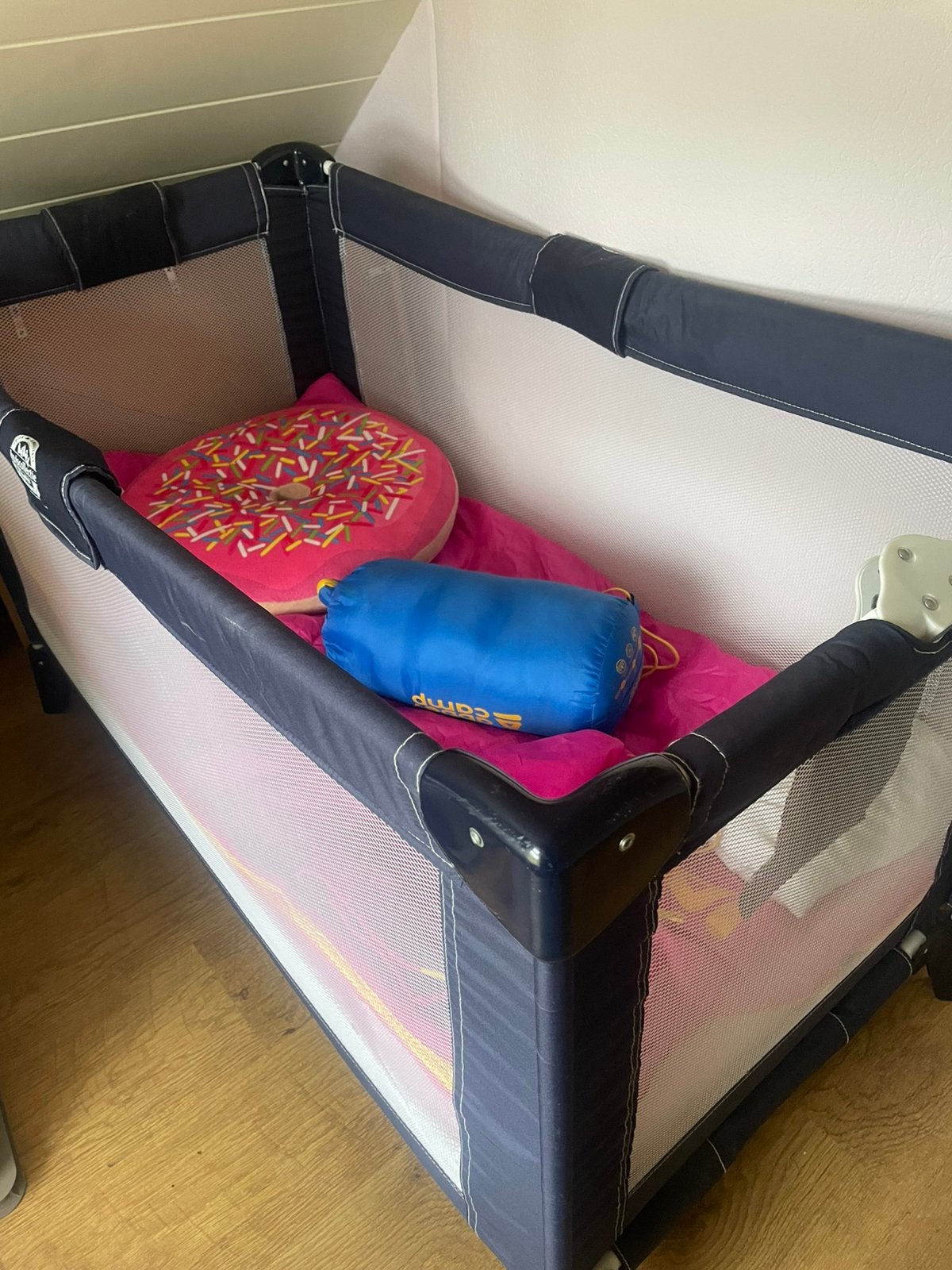 Campingbedje met matras en moltonlakentje, Kinderen en Baby's, Ophalen of Verzenden, Minder dan 140 cm, Minder dan 70 cm, Matras