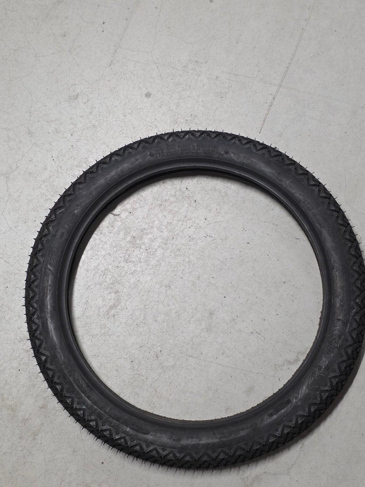 Buitenband 2 1/4-16 tube type - brommer, nieuw, Fietsen en Brommers, Ophalen of Verzenden, Nieuw, Band, Rubber