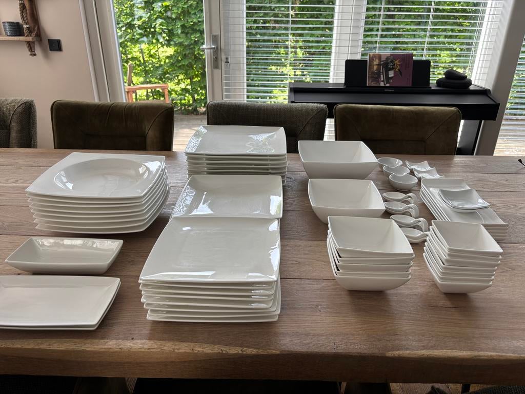 Yong - wit servies, vierkant, modern design, Gebruikt, Keramiek, Ophalen of Verzenden, Effen