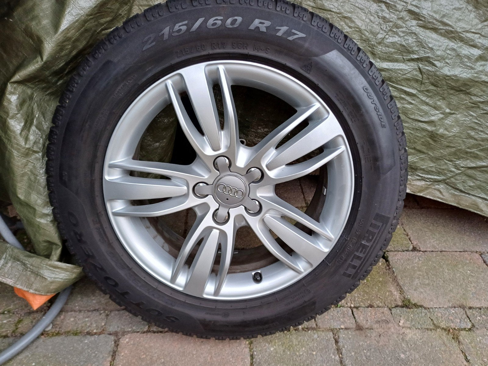Audi Q3 velgen met nieuwe Pirelli Sottozero winterbanden, Auto-onderdelen, Banden en Velgen, 18 inch, Gebruikt, Banden en Velgen