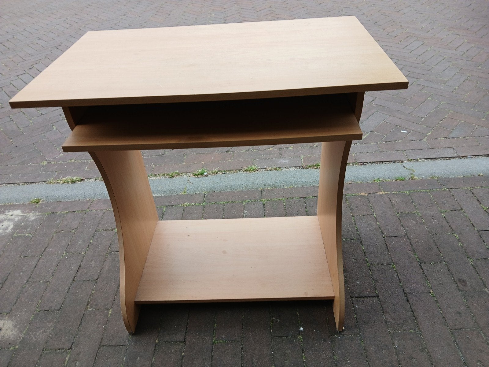 Gratis bureau tafel  73x74x44 cm, Huis en Inrichting, Ophalen