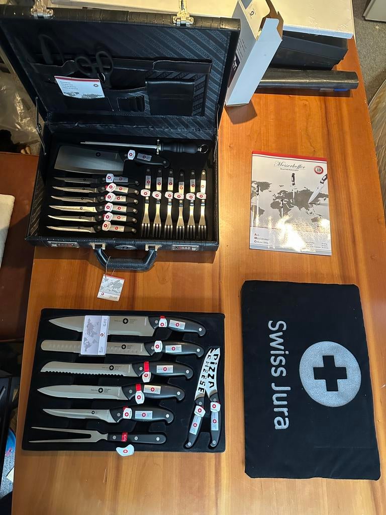 Luxe 24-delige Messenset Swiss Jura – Gloednieuw in Koffer, Snij-/serveerplank, Ophalen of Verzenden, Zo goed als nieuw, Zwart