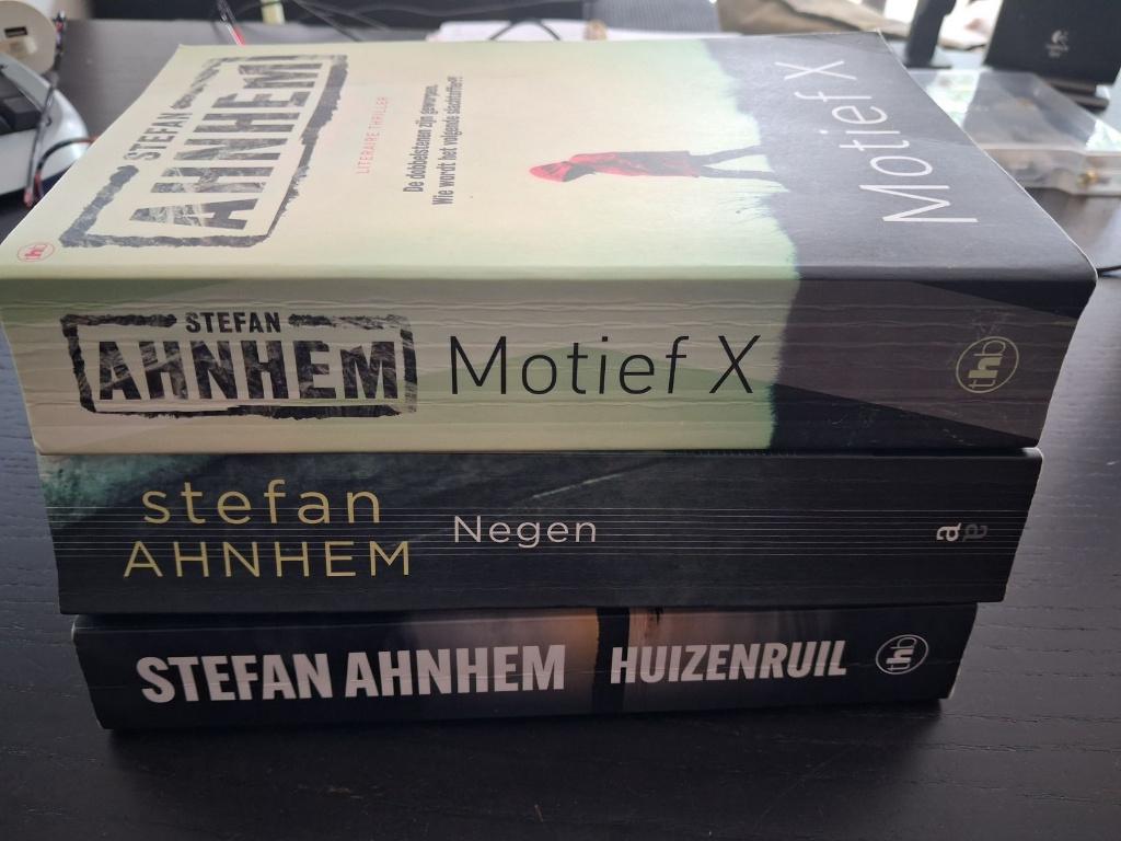 Stefan Ahnem - Negen/ motief X/ huizenruil ppst., Ophalen of Verzenden, Gelezen