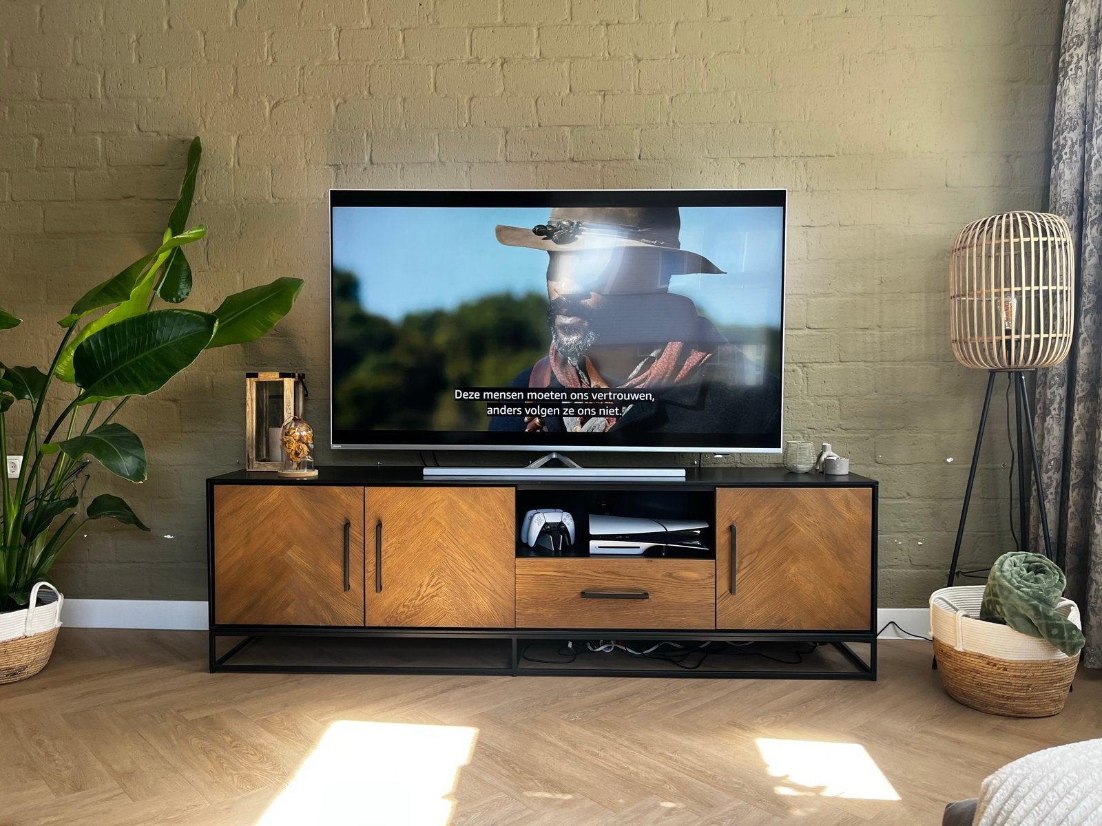 Modern TV-meubel - Pronto Vinito, Ophalen, 150 tot 200 cm, Zo goed als nieuw, Minder dan 100 cm