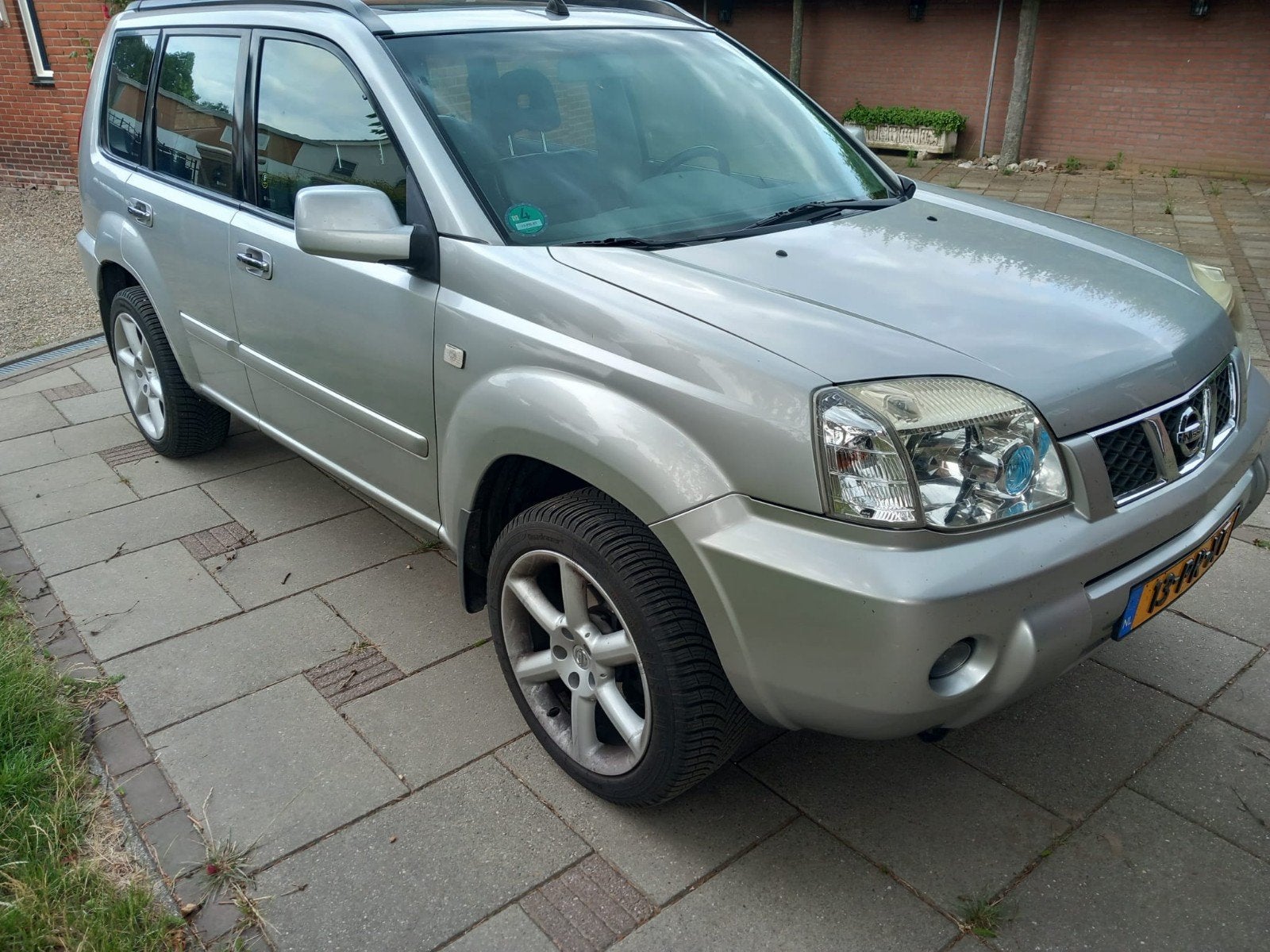 Nissan X-Trail 2.5 2004 Grijs, 164 pk, Zwart, 4 cilinders, 2000 kg