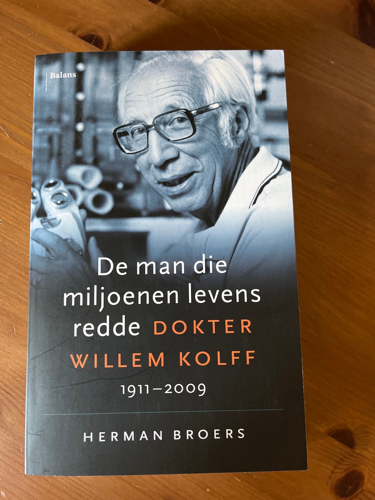 De man die miljoenen levens redde - Dokter Willem Kolff, Boeken, Ophalen of Verzenden, Zo goed als nieuw, Wetenschap