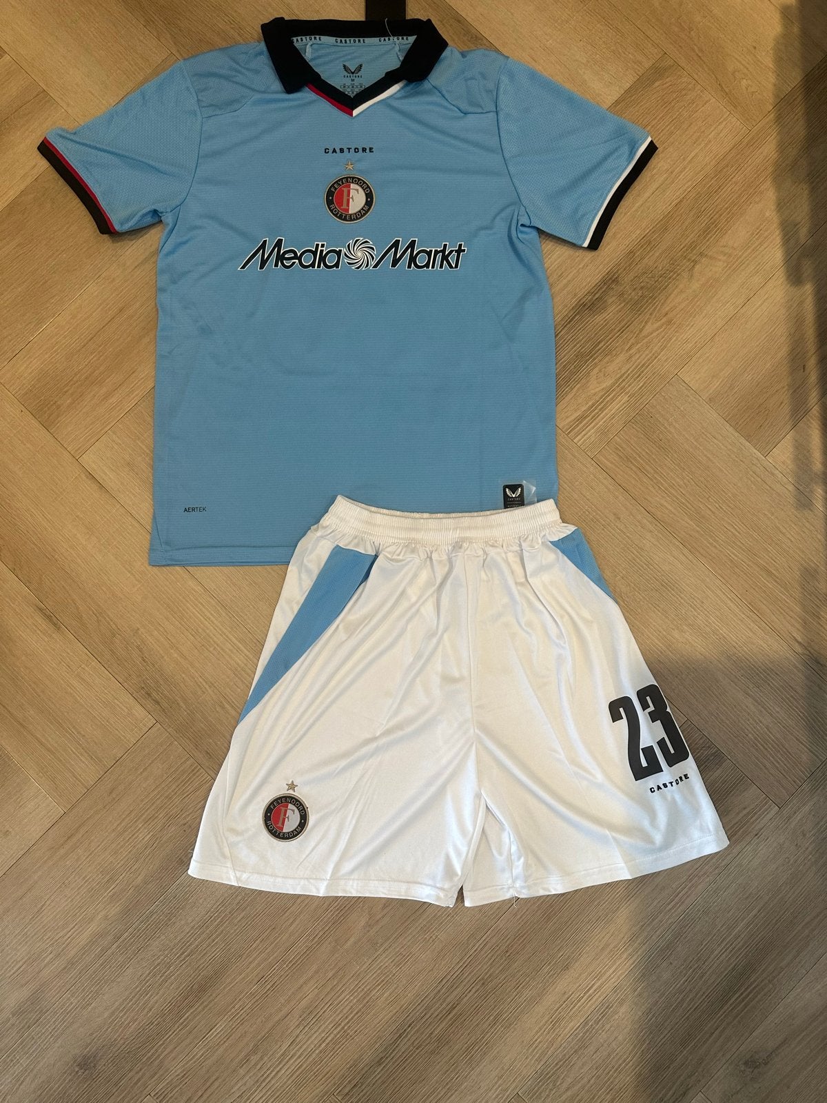 Feyenoord 26/27 Uittenue (Hadj Moussa 23)