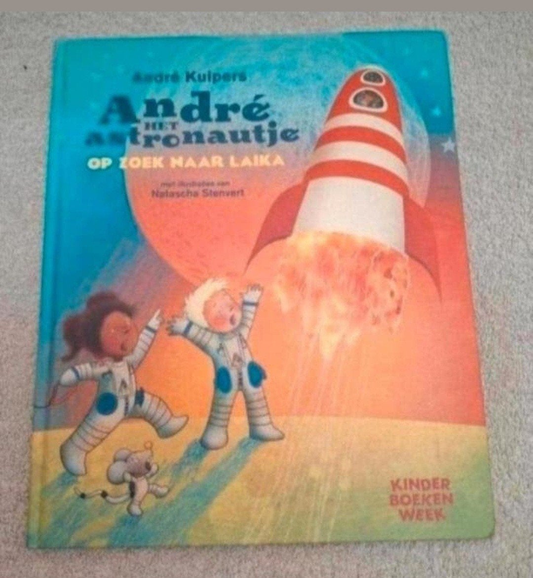 André het Astronautje op zoek naar Laika - André Kuipers, Ophalen of Verzenden, Zo goed als nieuw, André Kuipers, Fictie algemeen