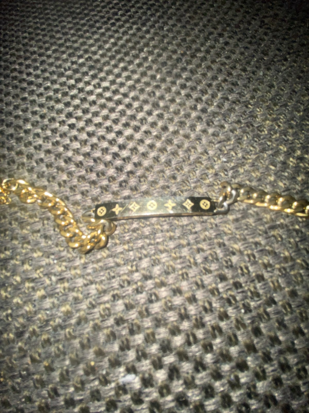 Gouden armband met Louis Vuitton-stijl patroon, Ophalen of Verzenden, Zo goed als nieuw, Goud, Overige materialen