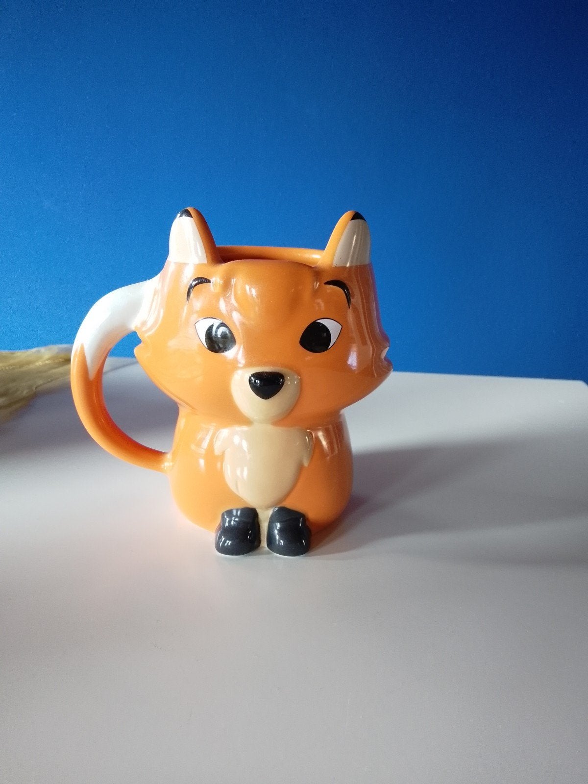 Mok vosje Frey uit Disneyland Paris (the fox and the hound), Verzenden, Overige figuren, Zo goed als nieuw, Servies
