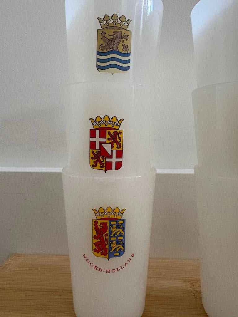 Vintage Melkglazen met Wapen Nederlandse Provincies, Verzamelen, Glas en Borrelglaasjes, Ophalen, Gebruikt, Overige typen