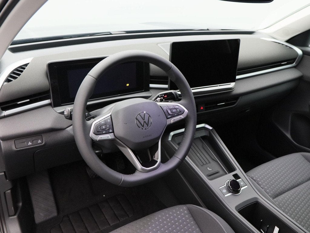 Volkswagen T-Roc Life First Edition 1.5 eTSI 116 PK | Trekha, 1498 cc, 4 cilinders, 116 pk, Zwart