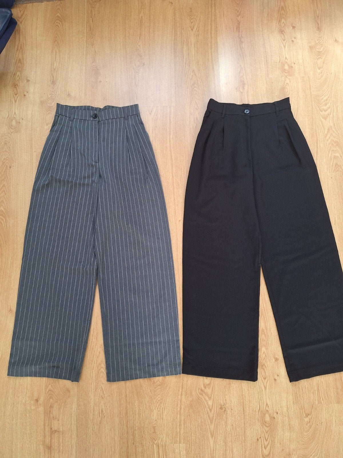2 pantalons merk Monki, Ophalen, Zo goed als nieuw, Maat 36 (S), Grijs