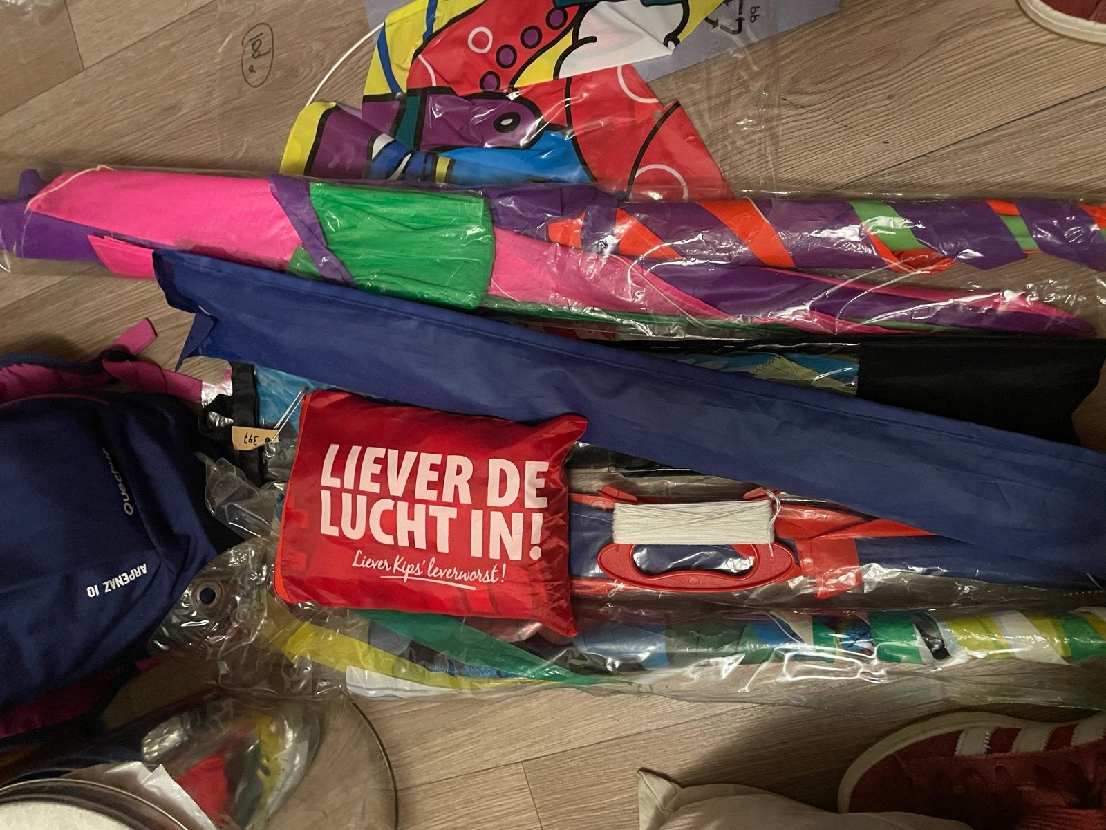 9 leuke vliegers inclusief 3 klossen touw, Sport en Fitness, Vliegeren, Ophalen of Verzenden, Gebruikt, Vlieger