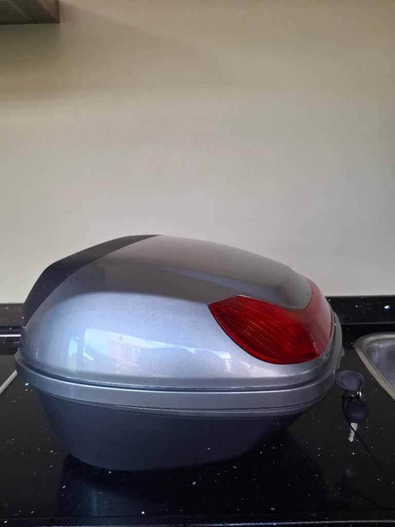 Nieuwe scooterkoffer, glanzend zilver met rode reflector,, Ophalen, Nieuw