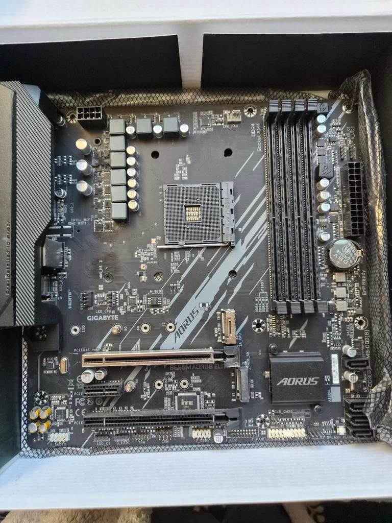 GIGABYTE B550M AORUS ELITE Moederbord (AMD Socket AM4), Computers en Software, Moederborden, Ophalen, Micro ATX, DDR4, AM4
