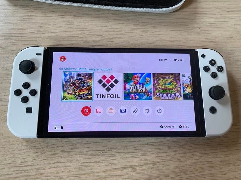 Nintendo Switch OLED Wit (nieuwstaat), Spelcomputers en Games, Spelcomputers | Nintendo Switch, Switch OLED, Met games, Met 2 controllers