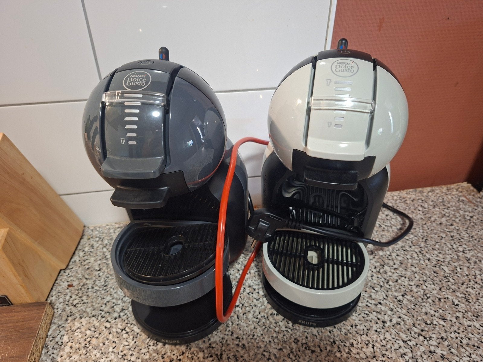 Dolce gusto apparaten, Witgoed en Apparatuur, Koffiezetapparaten, Ophalen of Verzenden, Koffiepads en cups, Afneembaar waterreservoir