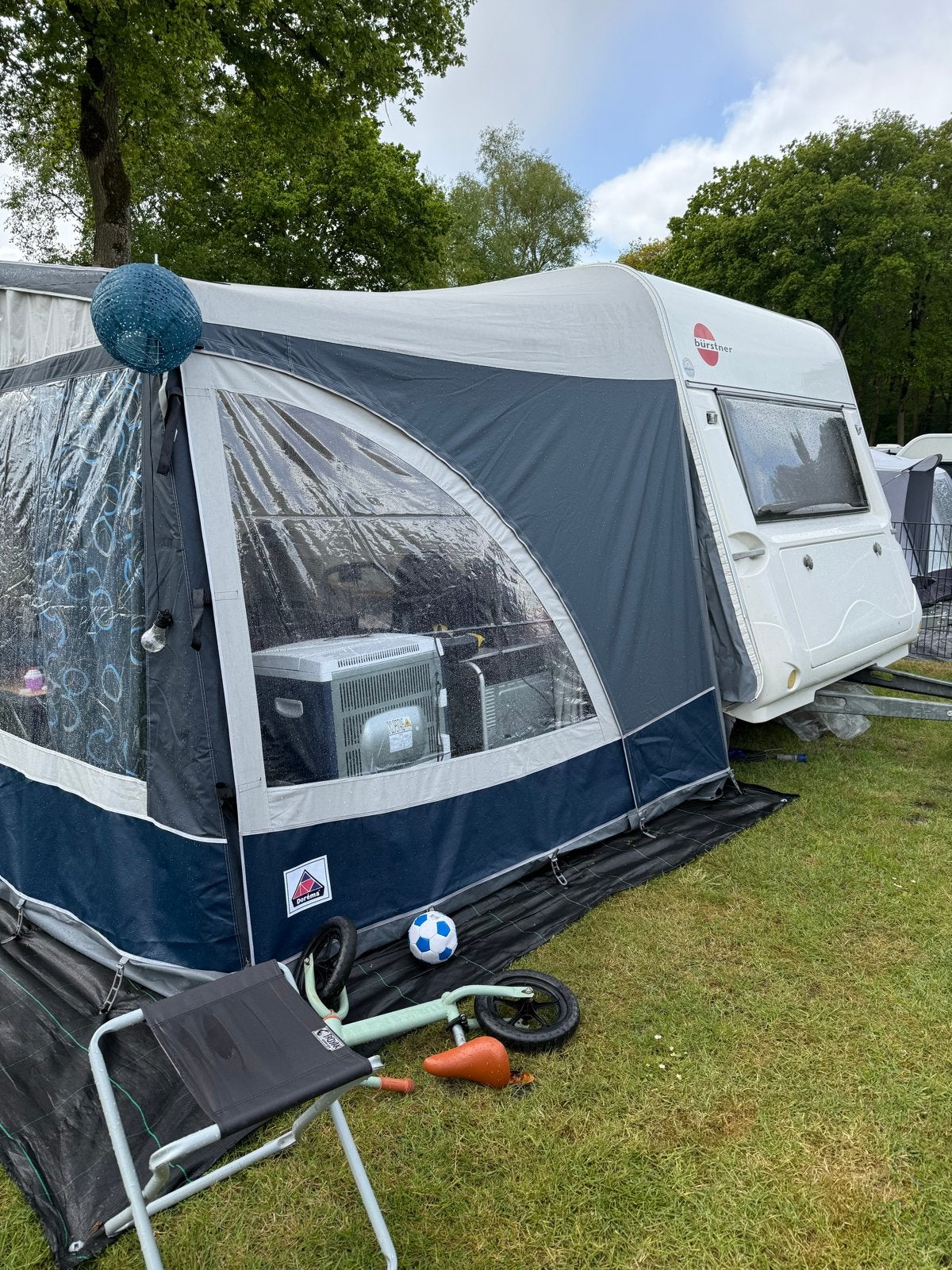 Burstner Fun 480 met stapelbed, rondzit en klein zitje, Caravans en Kamperen, Caravans, Stapelbed, Rondzit, Particulier, Bürstner