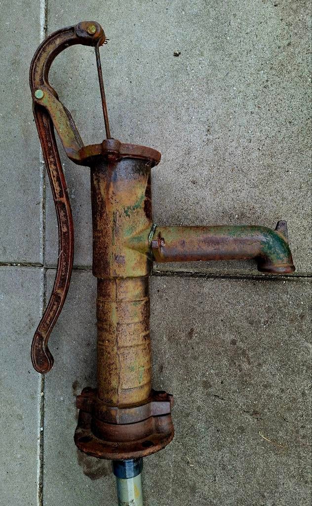 Decoratieve ijzeren pomp voor tuin of terras, Antiek en Kunst, Antiek | Woonaccessoires, Ophalen