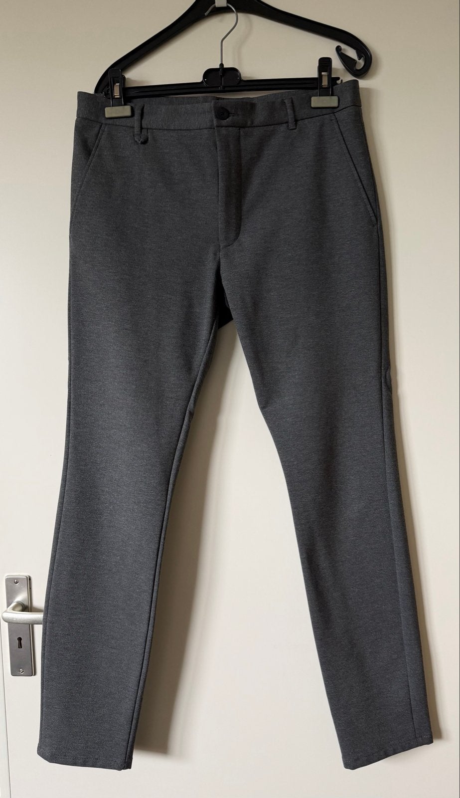 Hugo Boss Herenbroek - Zeer Goede Staat, Kleding | Heren, Ophalen of Verzenden, Zo goed als nieuw, Maat 48/50 (M), Grijs