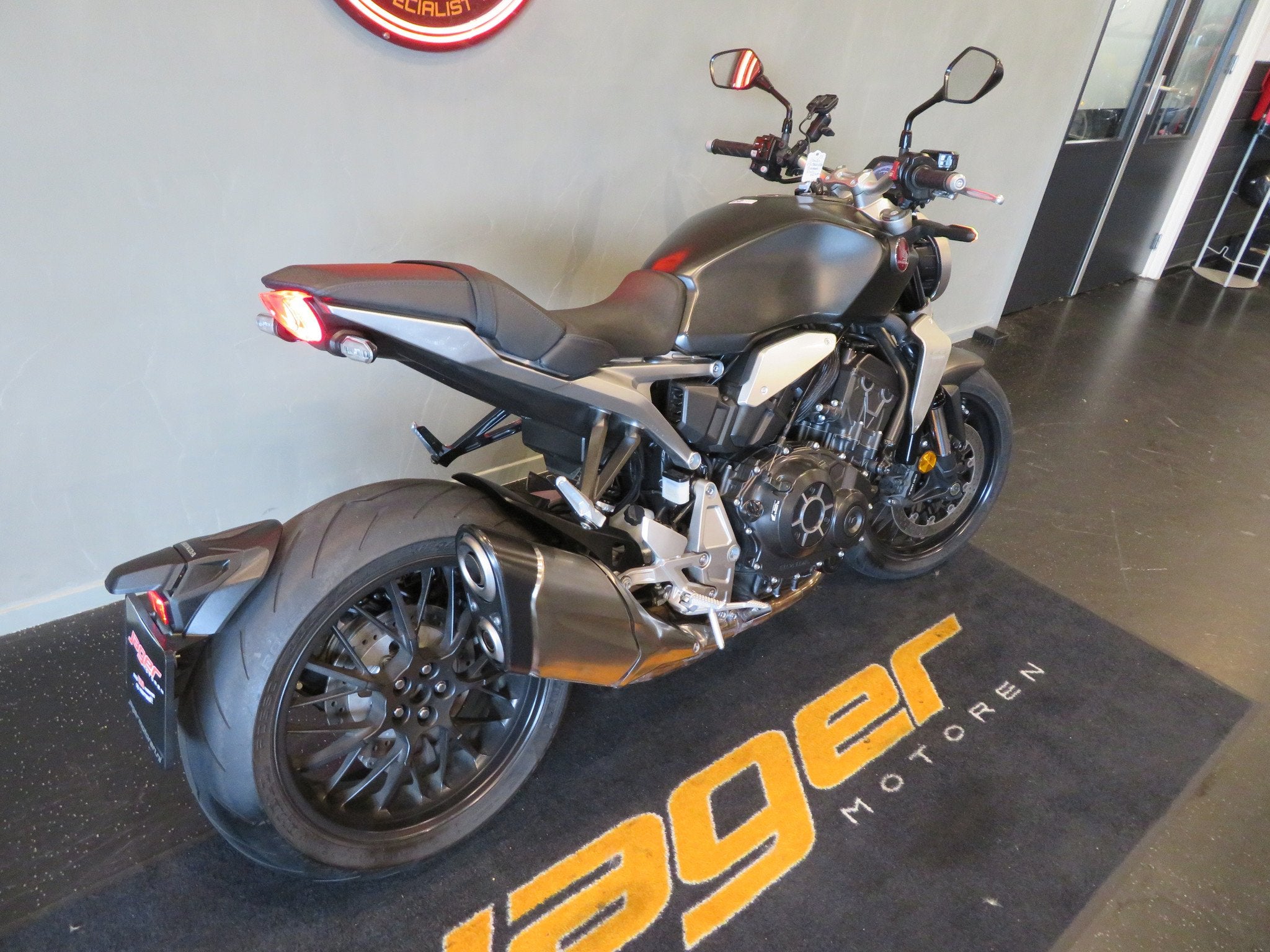 Honda CB 1000 R CB1000 HISTORIE PERFECT! (bj 2022), 998 cc, Naked bike, Gebruikt, Bedrijf