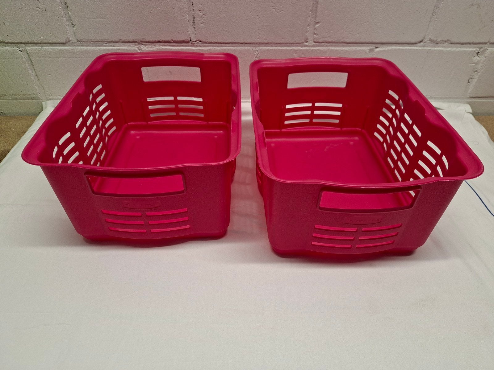 2x Rubbermaid Opbergmanden - Roze Kunststof, Gebruikt, Ophalen of Verzenden, Modern, Roze