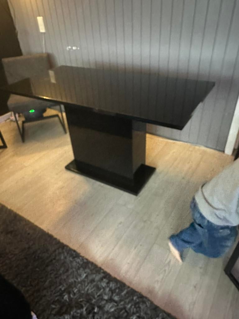 Zwarte hoogglans eettafel, Huizen en Kamers, Kamers te huur