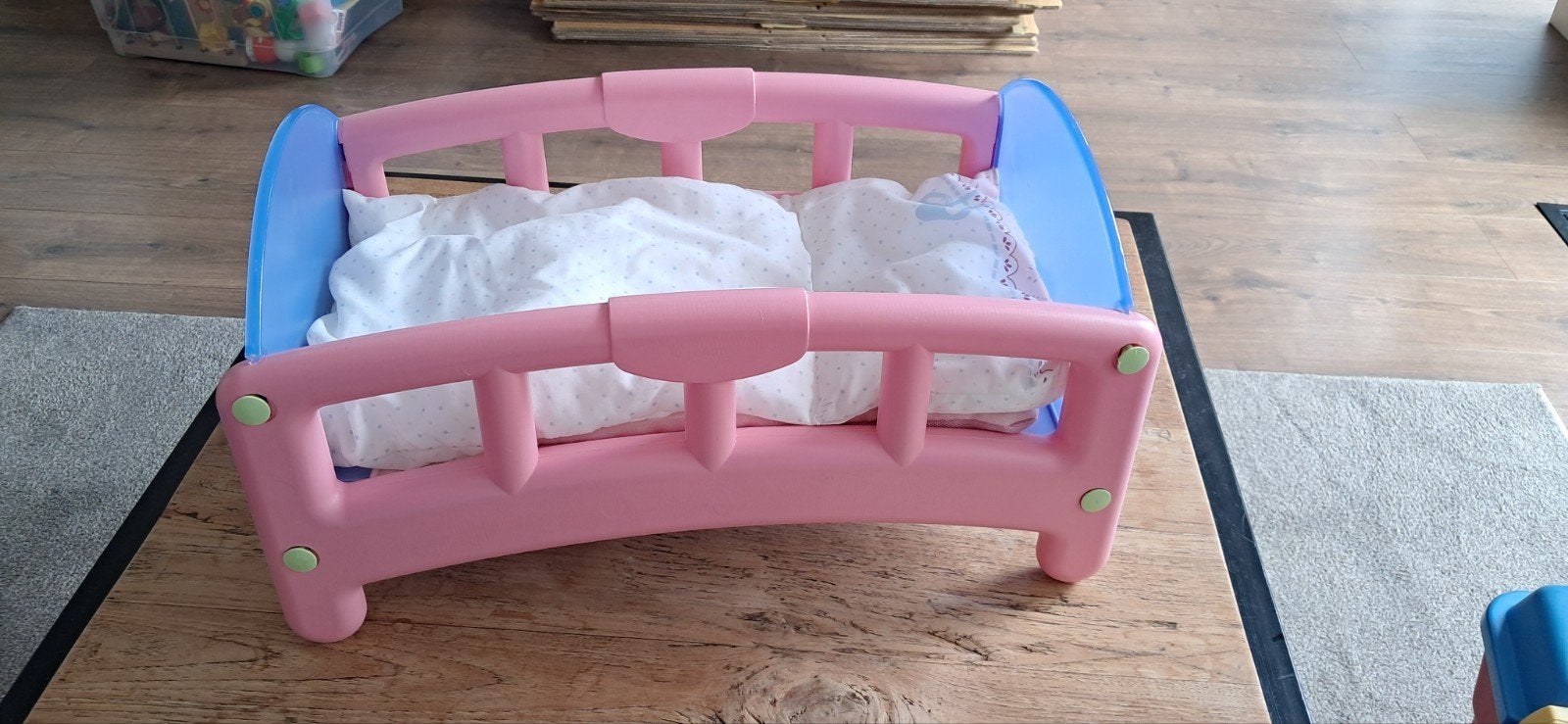 Poppenbedje 52.5 cm lang 17.5cm hoog, Ophalen of Verzenden, Poppenhuis