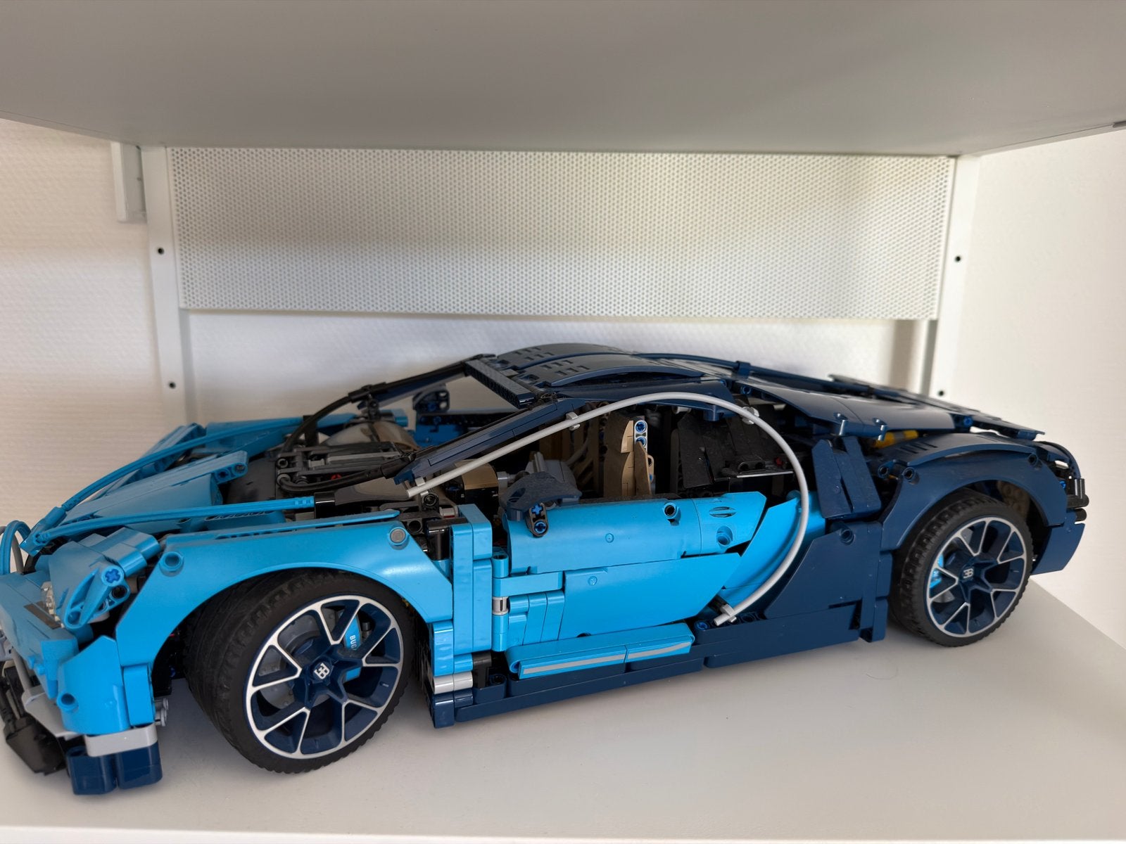 Lego Technic Bugatti Chiron 42083 - Compleet met doos en boe, Ophalen, Zo goed als nieuw